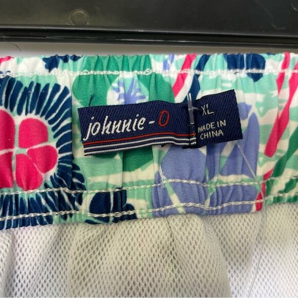 Johnnie-O Ocean-side fauna adorn the Driftwood Half Elastic Surf Shorts size XL - Picture 8 of 12